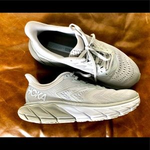 Hoka One One Arahi 5